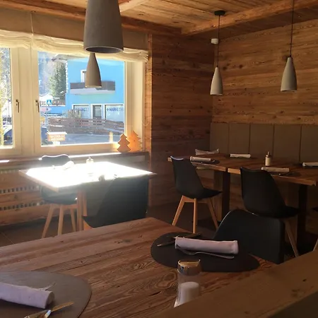 ベッド・アンド・ブレックファスト Fedaia Joy